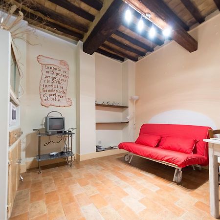 Appartamenti Turistici Vicolo S. Chiara Sassoferrato Exterior foto