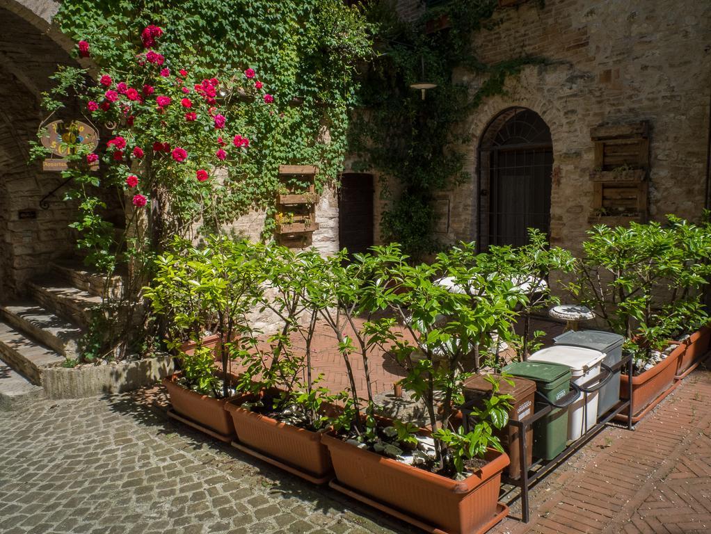 Appartamenti Turistici Vicolo S. Chiara Sassoferrato Exterior foto